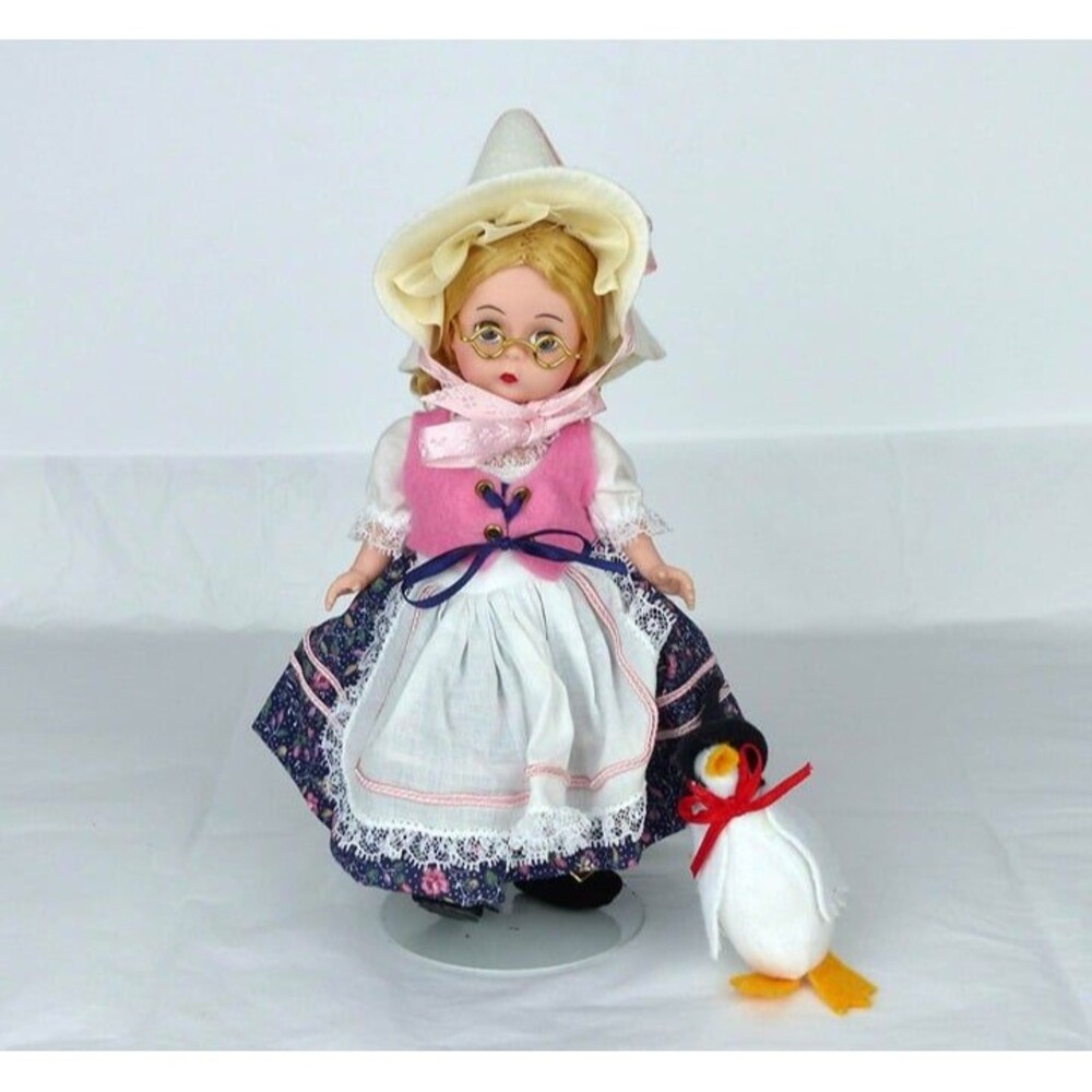 Madame Alexander Mother Goose with Goose 8" Doll 11620 w Stand 1997